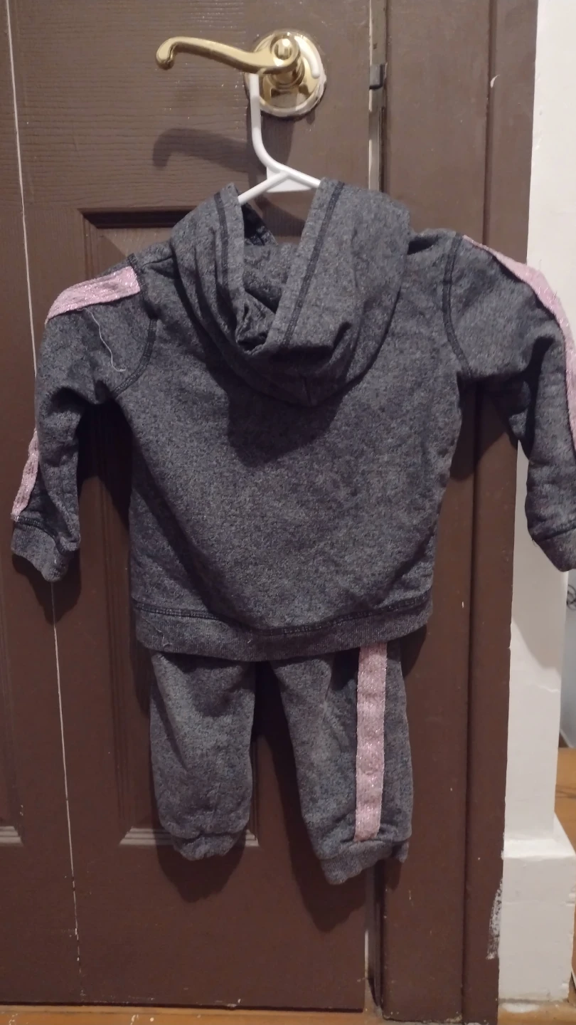 DKNY Kids Grey Hoodie & Pants Set - Size 3T - photo 3