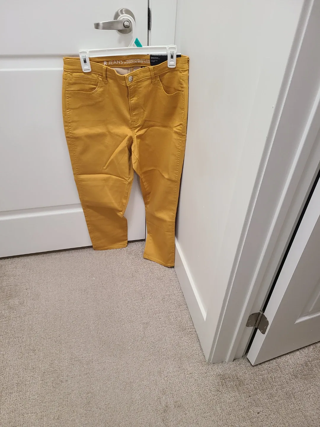 R Jeans - The Signature Soft High Waist - Size 33 image indicator(2)