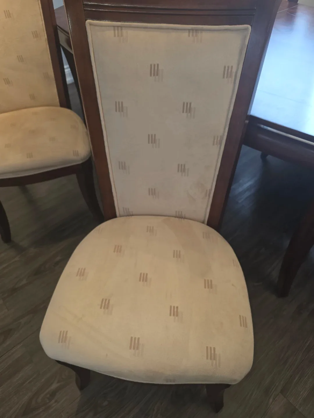 Dining Table with 8 Chairs and table extender!! image indicator(3)