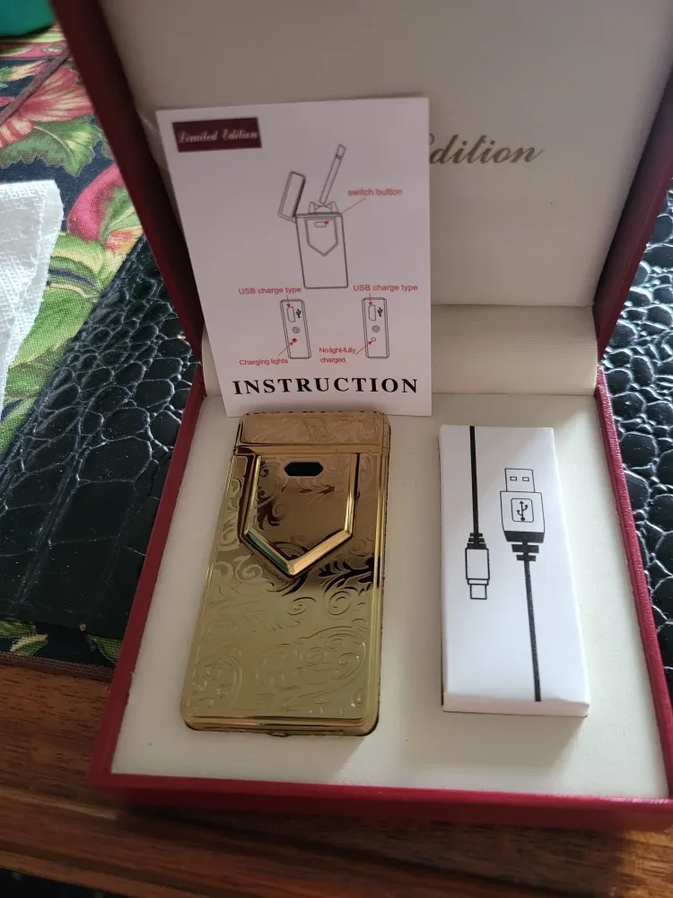 Limited Edition Gold Electric Lighter - New in Box image indicator(3)