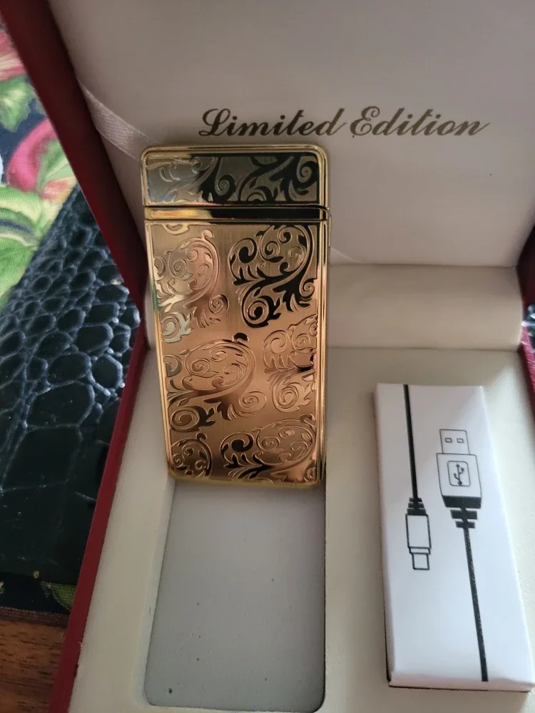 Limited Edition Gold Electric Lighter - New in Box image indicator(4)