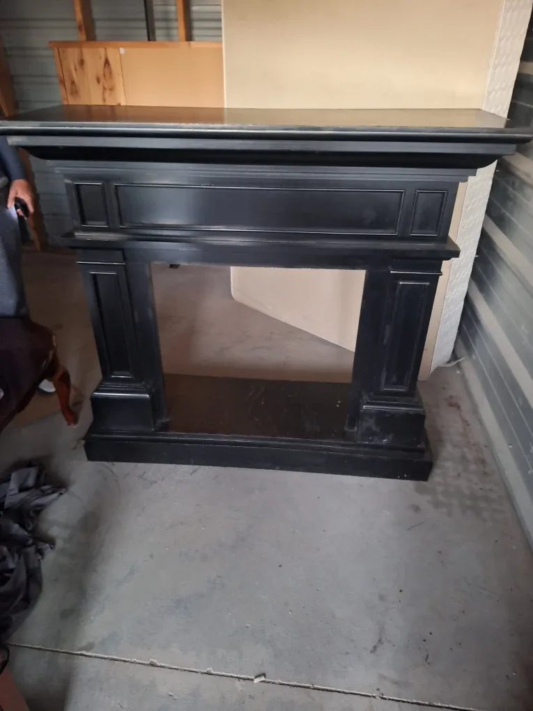 Black Fireplace Mantel image indicator(2)