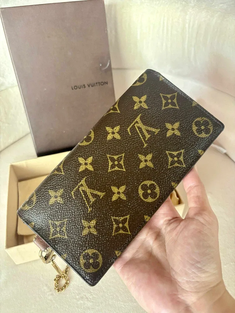 LV Accordion Wallet On Chain 2007 image indicator(3)