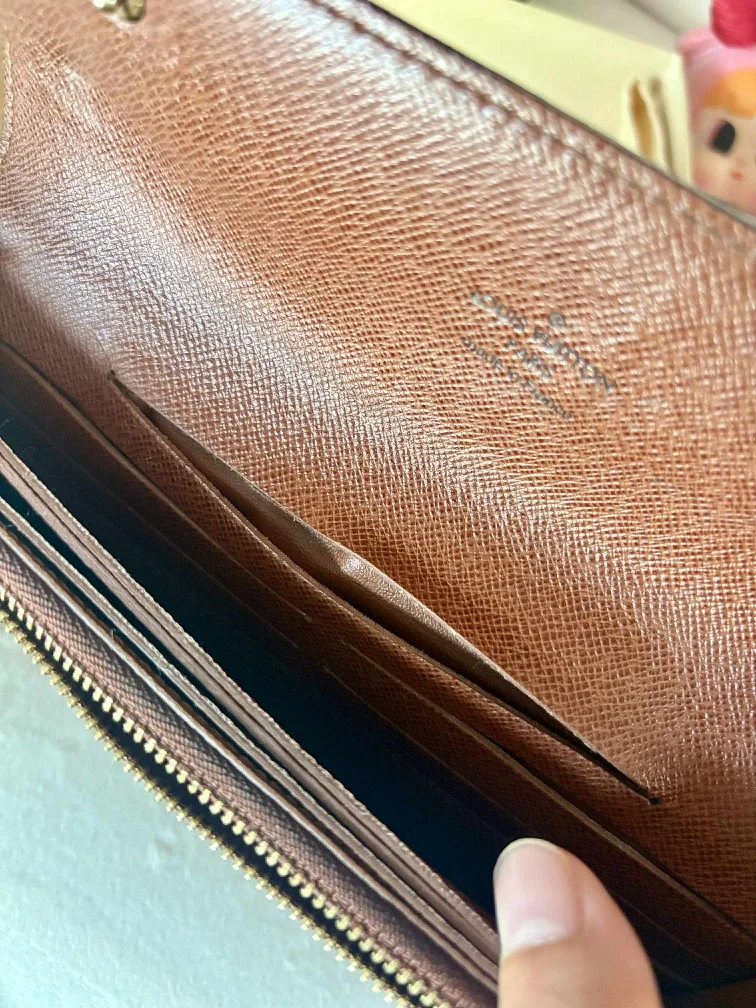 LV Accordion Wallet On Chain 2007 image indicator(7)