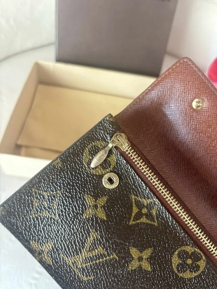 LV Accordion Wallet On Chain 2007 image indicator(8)