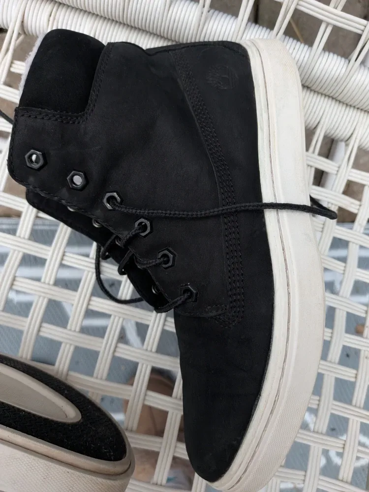 Timberland Black Leather High-Top Sneakers sz Ladies 8 image indicator(3)