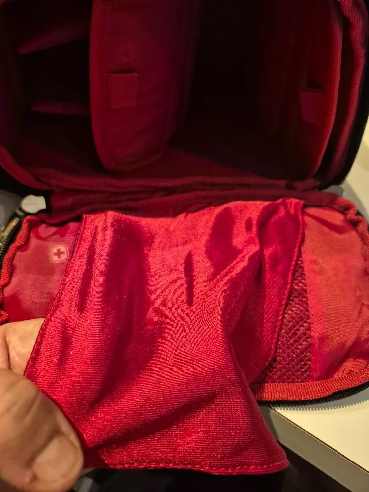 Swiss Gear Camera Bag - Black & Red image indicator(7)