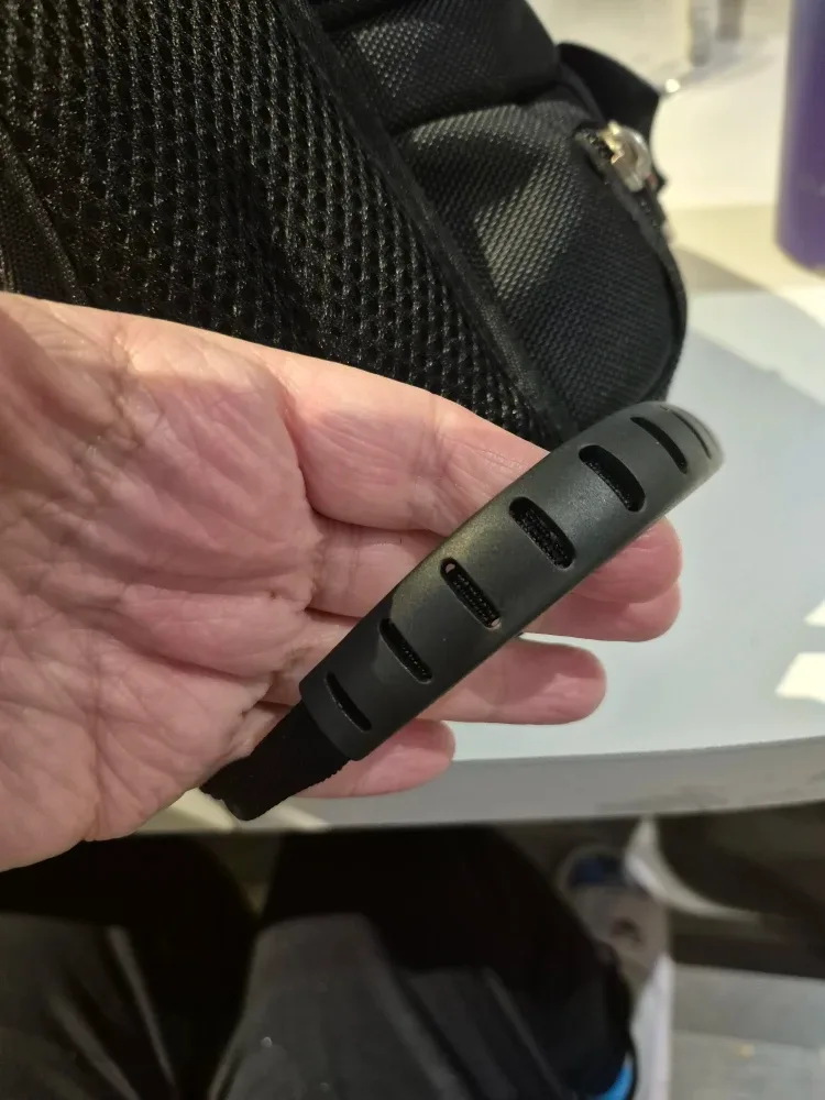 Swiss Gear Camera Bag - Black & Red image indicator(9)