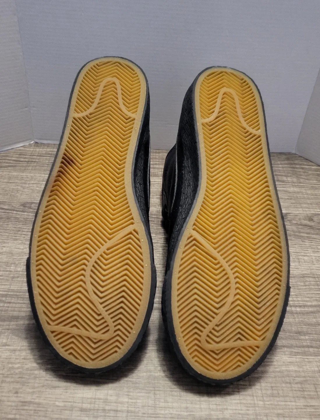 Nike Blazer Mid '77 Black Leather Size 5Y image indicator(7)