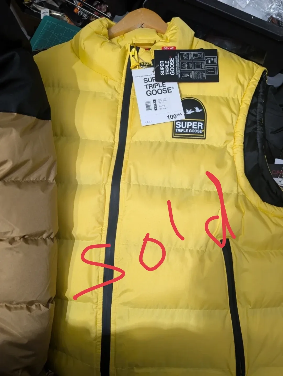 Canada Weather Gear Puffer Vest - XL BRAND NEW! image indicator(3)