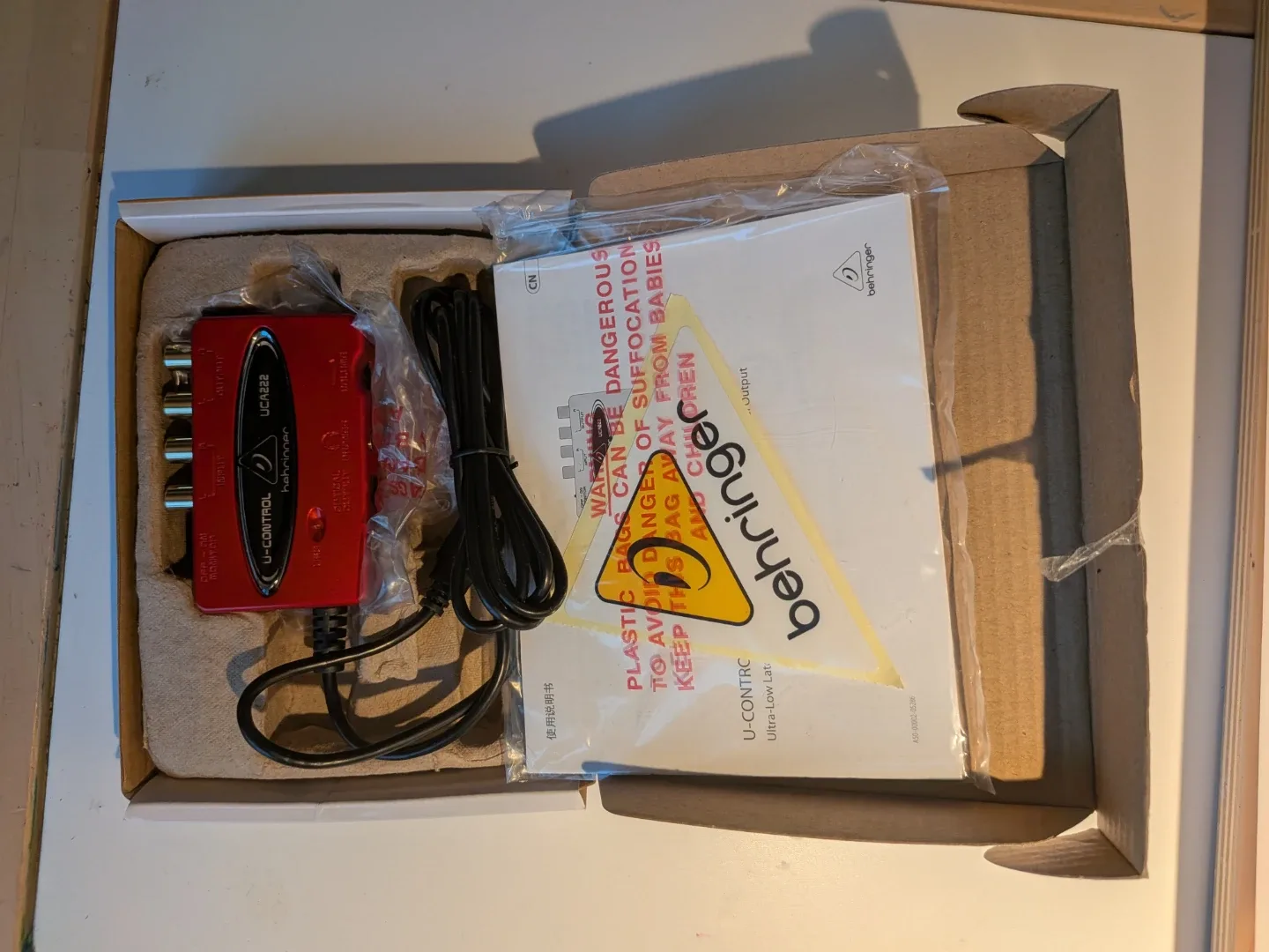 Behringer U-Control UCA222 Audio Interface - Red image indicator(3)