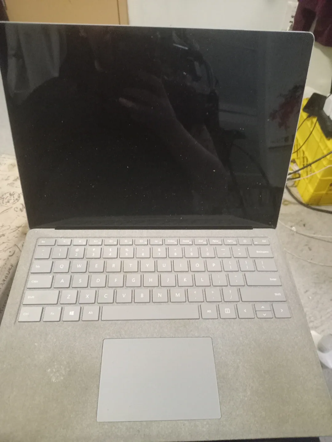 Microsoft Surface Laptop 1769 image indicator(2)