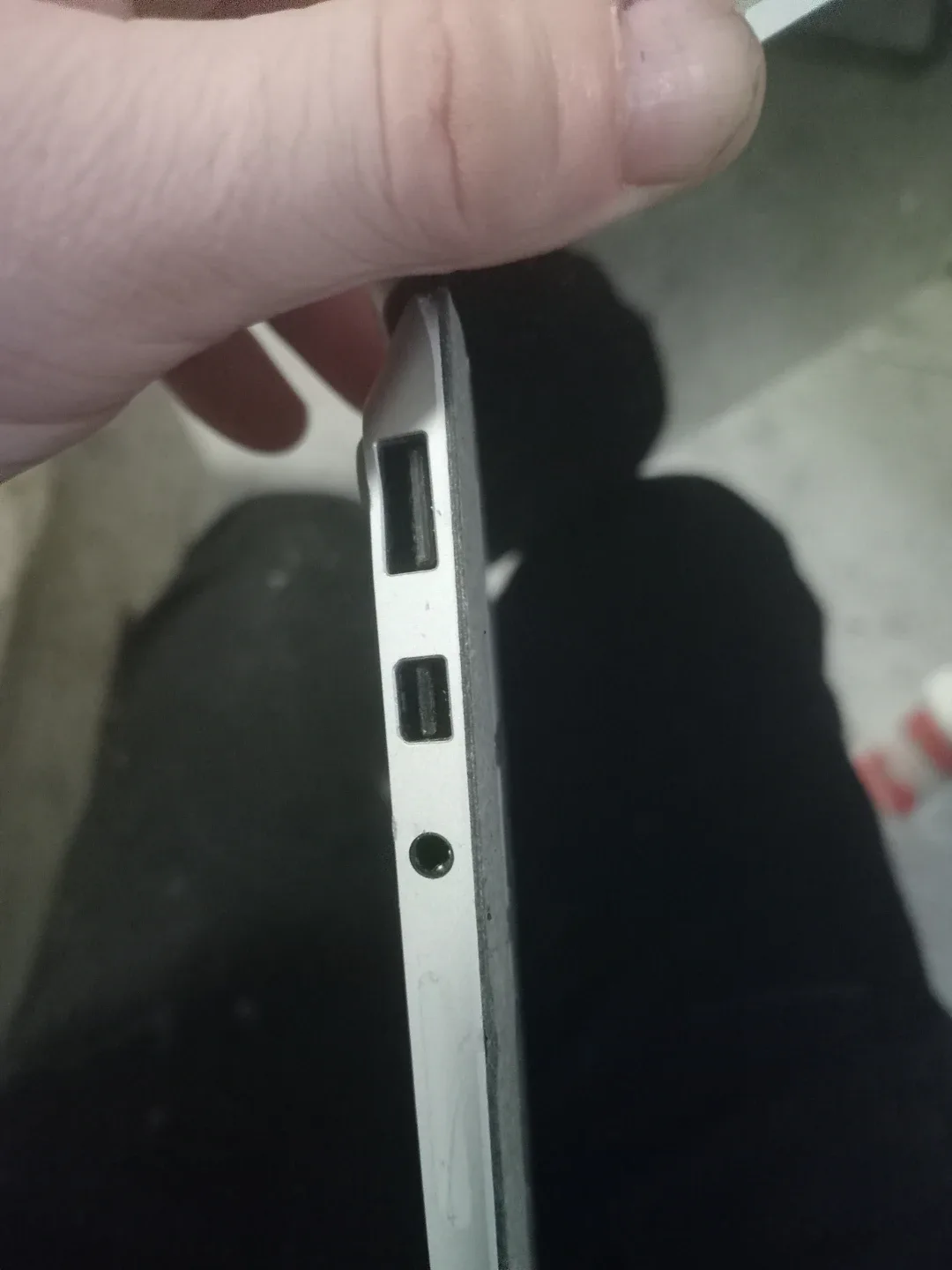 Microsoft Surface Laptop 1769 image indicator(3)