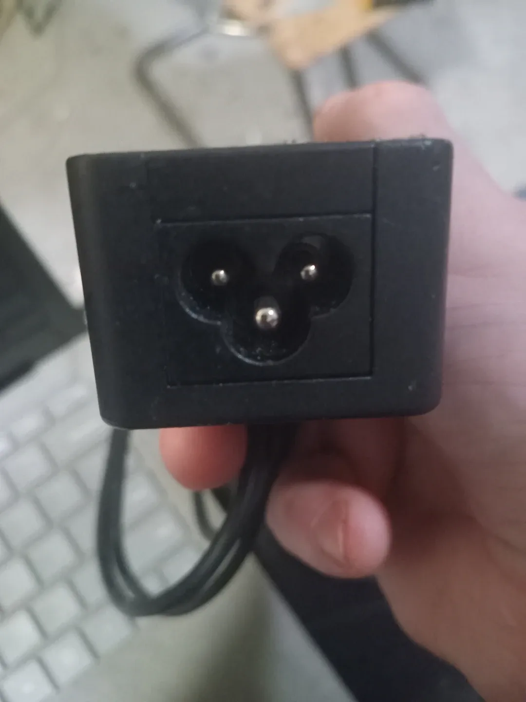 Microsoft Surface Laptop 1769 image indicator(7)