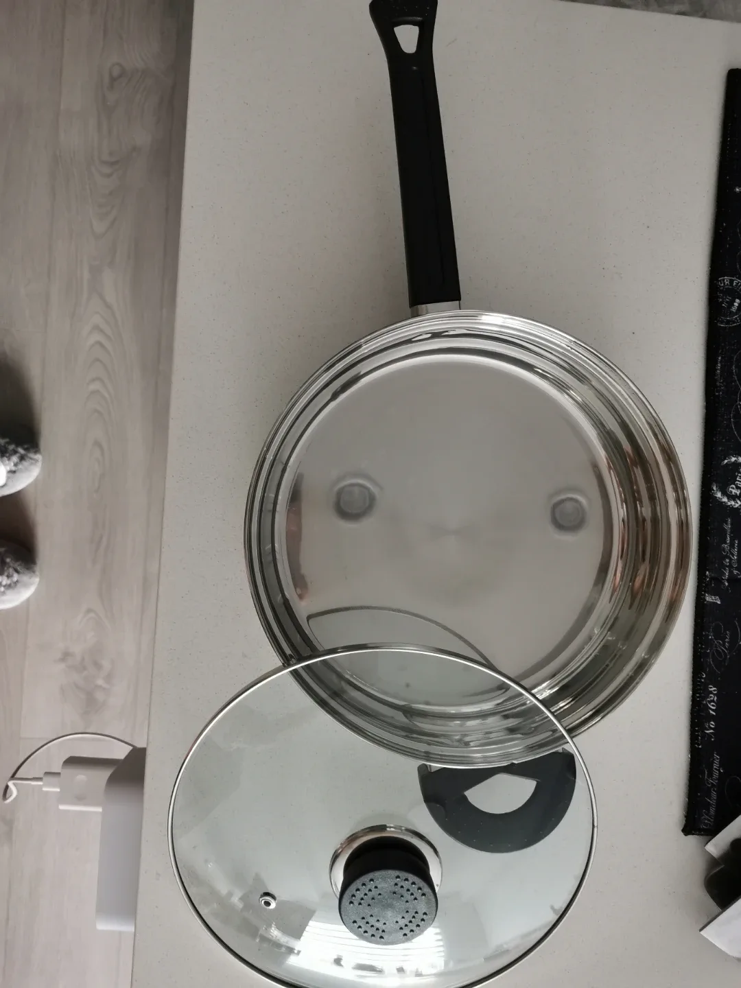 Stainless Steel Frying Pan with Lid image indicator(2)