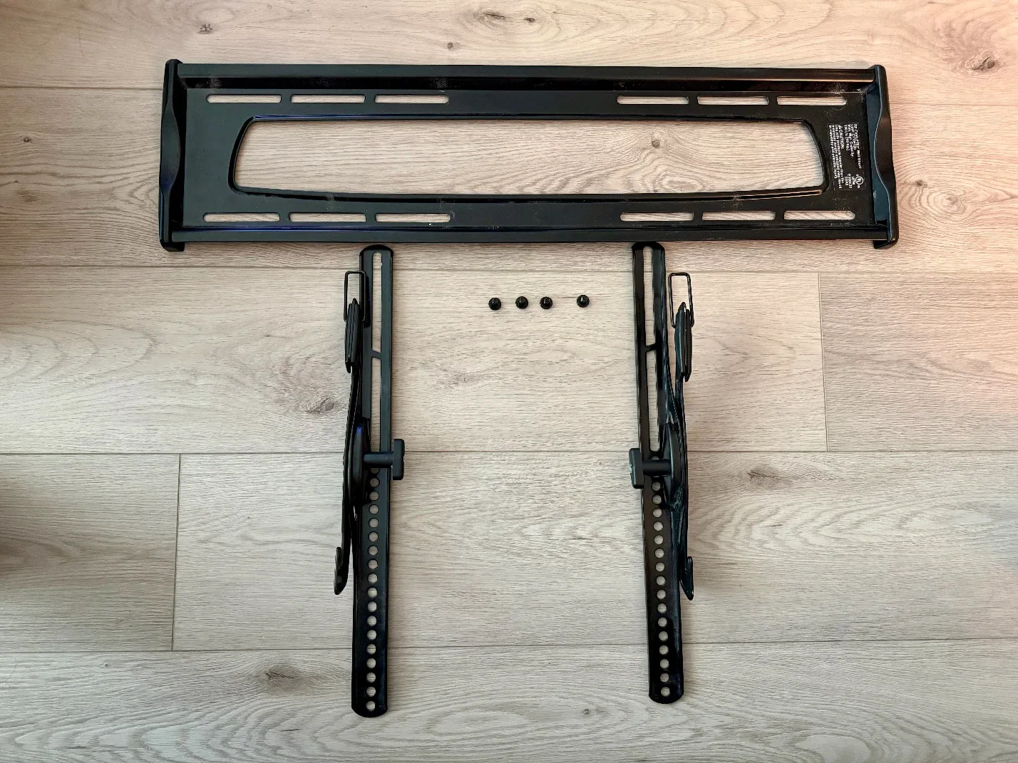 Rocketfish RF-TVMLPT03 Wall Mount - Max 130lbs