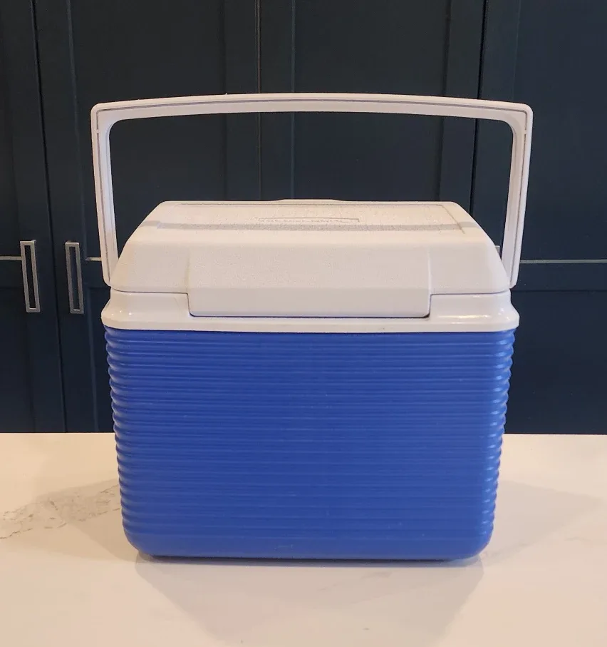 Rubbermaid Blue Cooler image indicator(4)