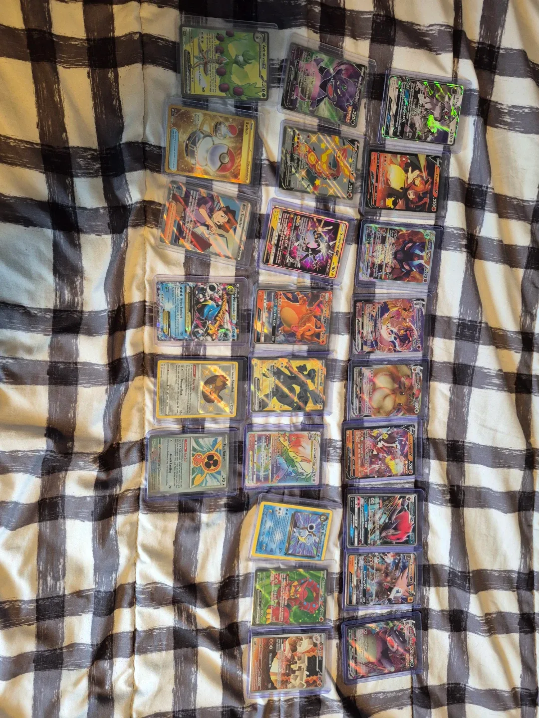 Mixed Lot of Pokémon Trading Cards
