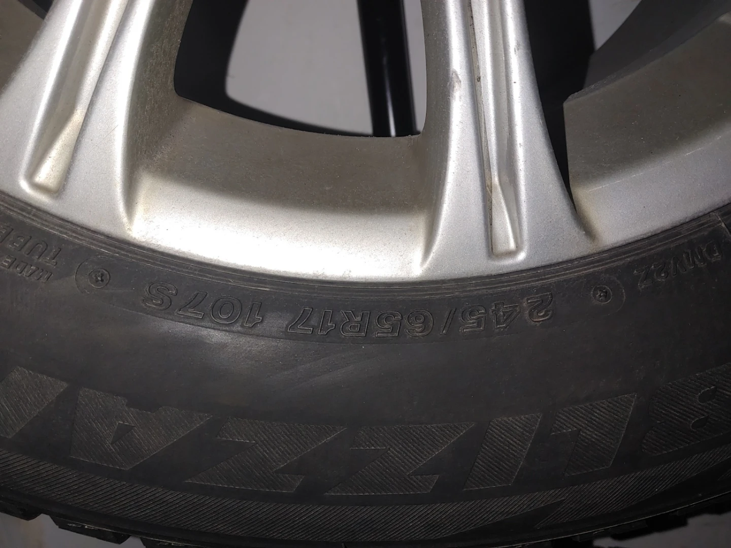Bridgestone Blizzak Winter Tires + Aluminum Rims (245/65R17) - photo 3