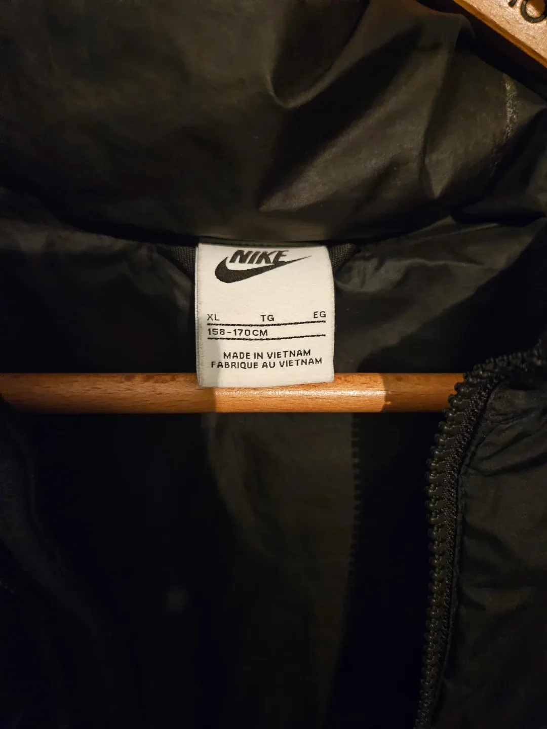 Nike Black Puffer Jacket - Size XL image indicator(3)