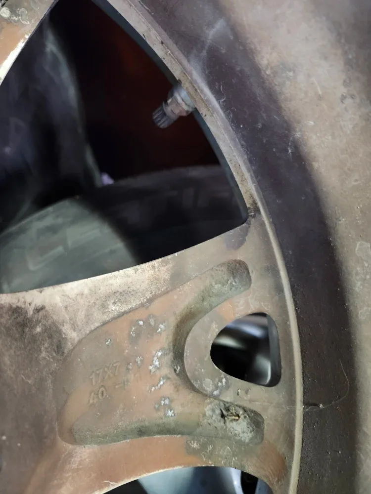 Set of 4 225/60R17 Tires on Nissan Rims image indicator(5)