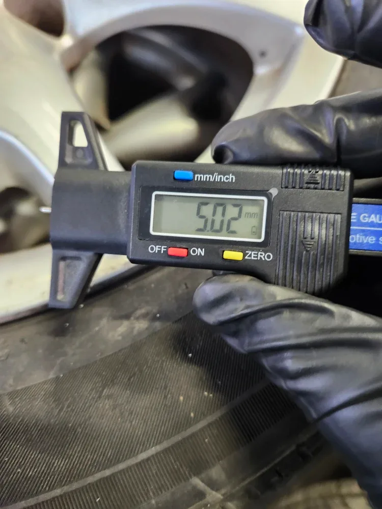 Set of 4 225/60R17 Tires on Nissan Rims image indicator(6)