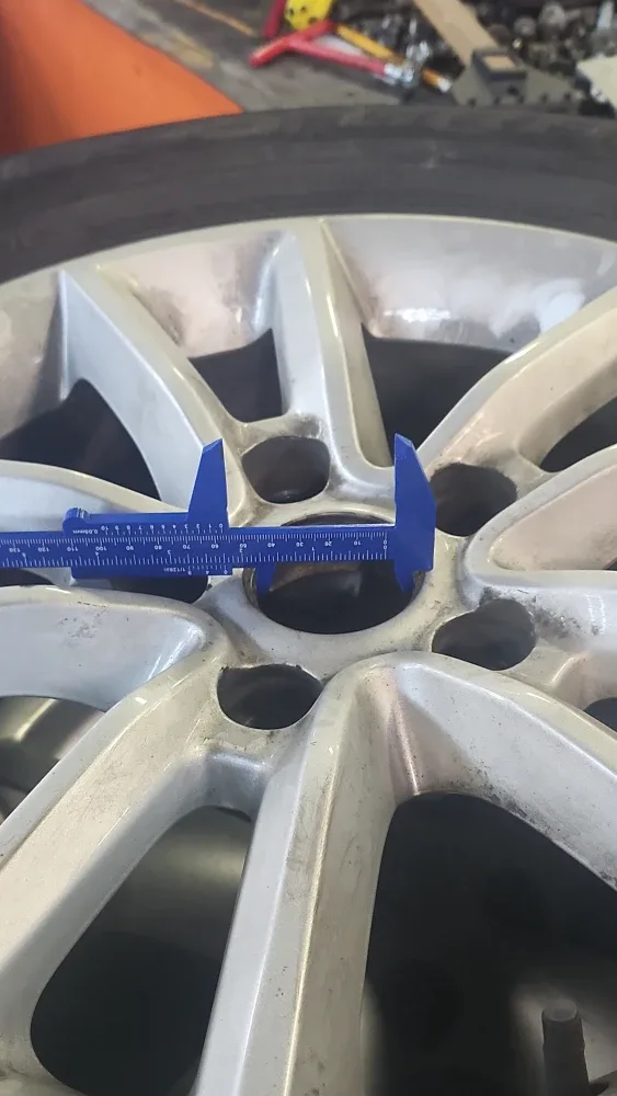 Set of 4 225/60R17 Tires on Nissan Rims image indicator(7)