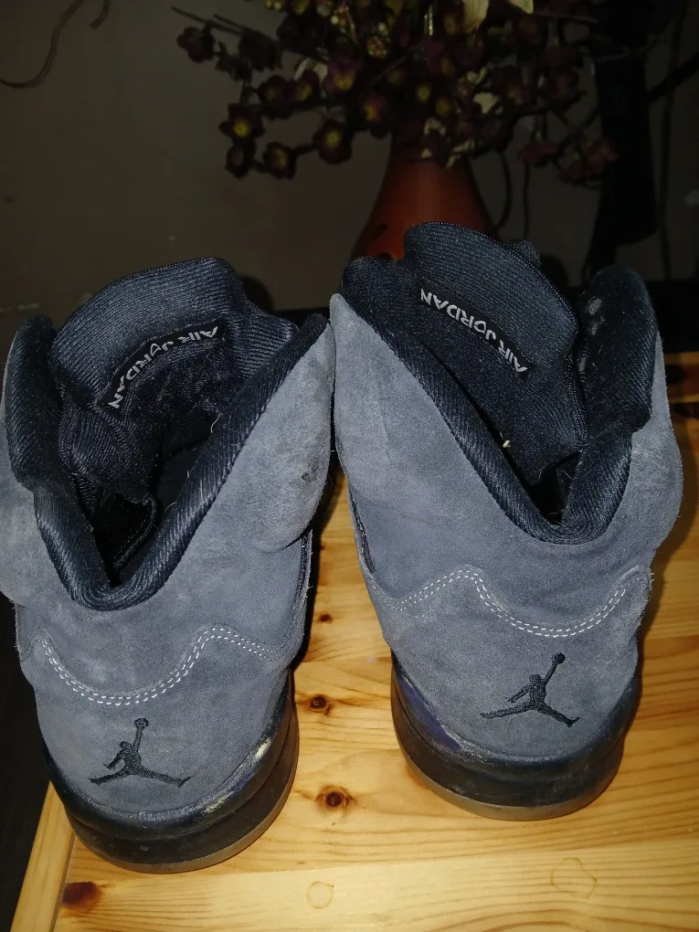 Jordans retro size 5 image indicator(2)