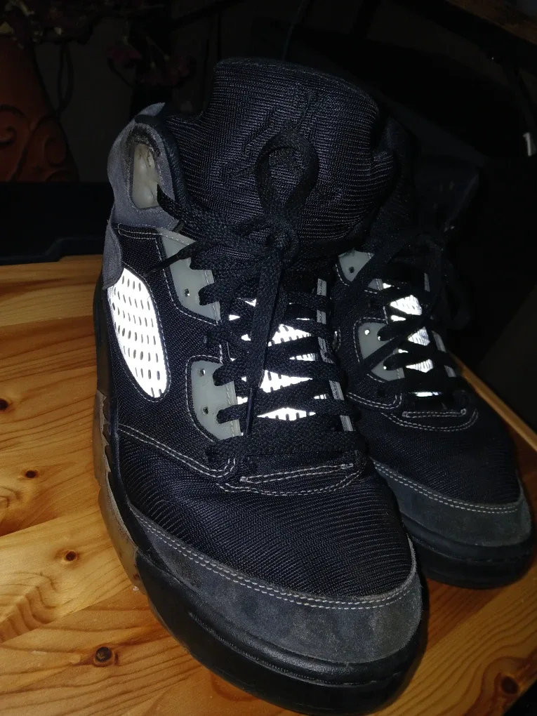 Jordans retro size 5 image indicator(3)