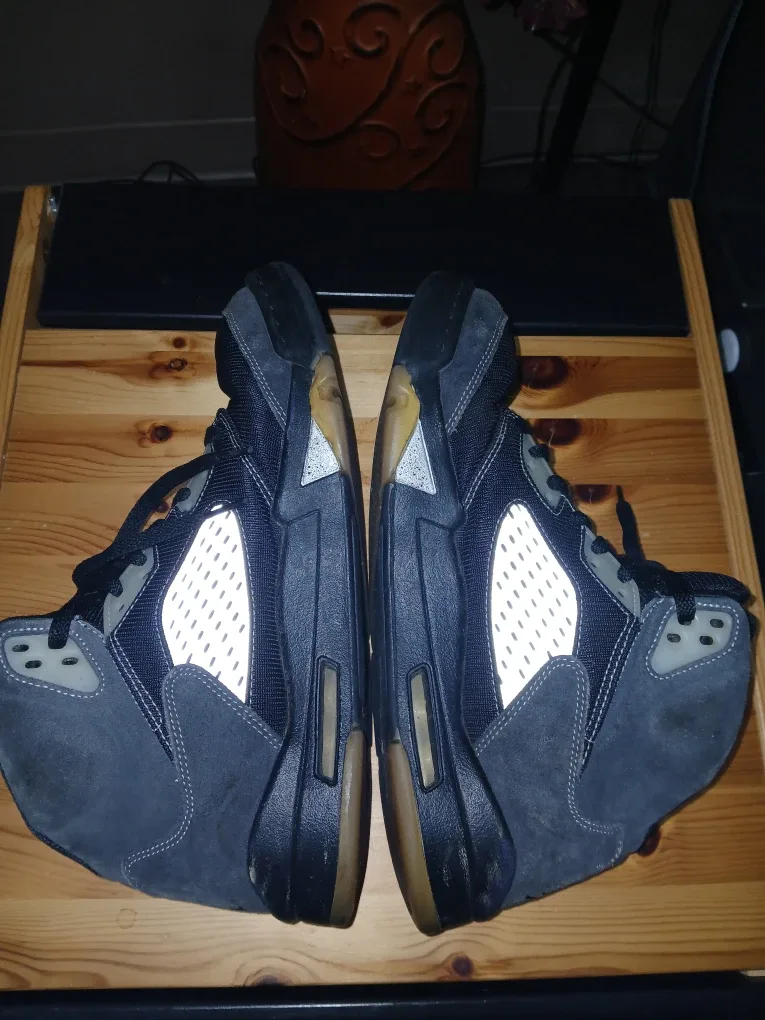 Jordans retro size 5 image indicator(4)