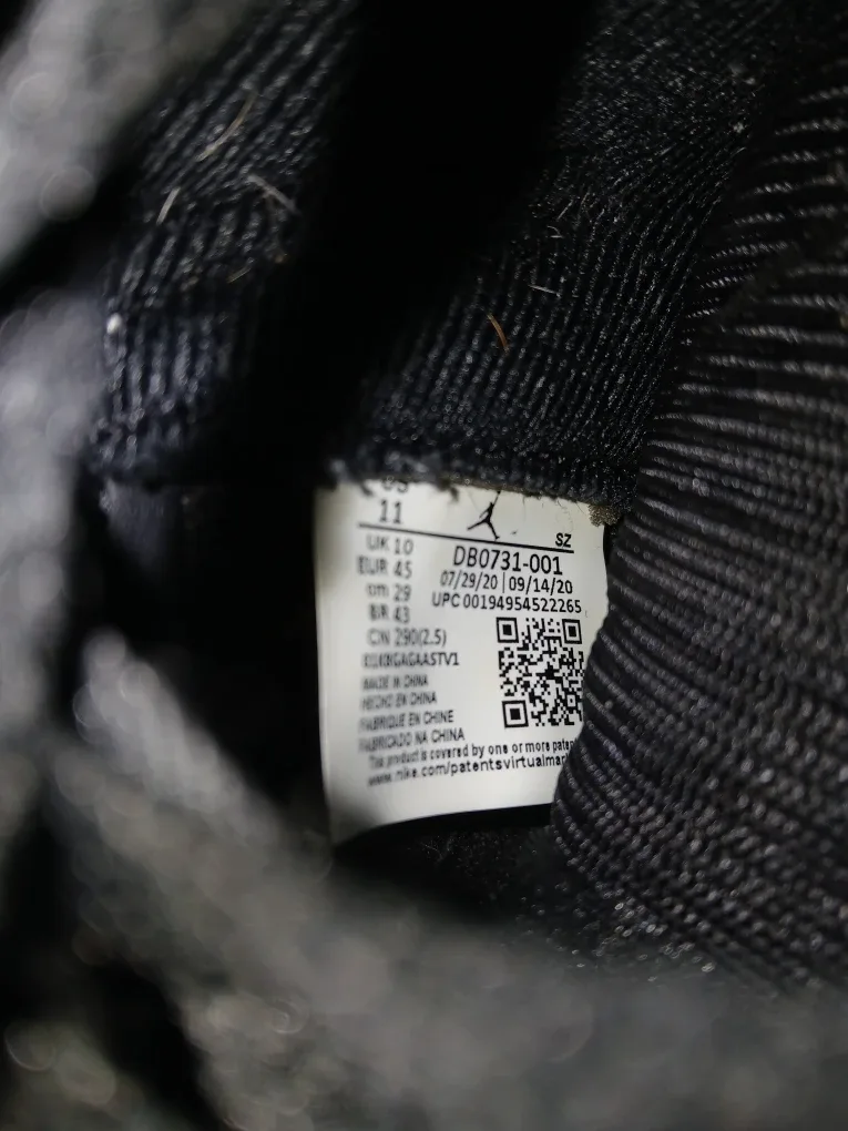 Jordans retro size 5 image indicator(5)