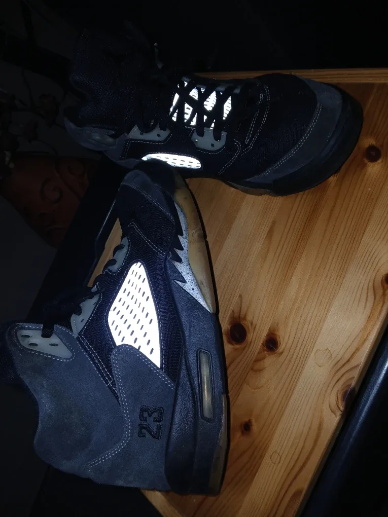 Jordans retro size 5 image indicator(6)