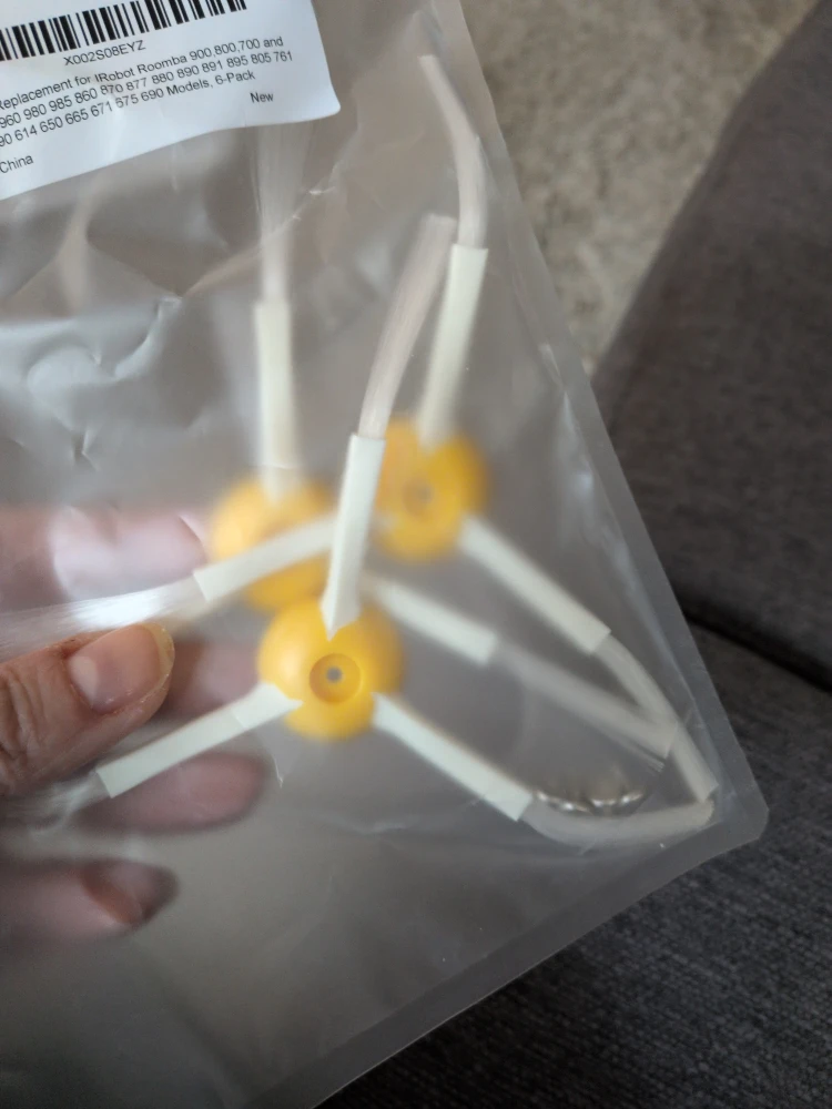 Roomba iRobot self charging robot vaccuum - photo 5