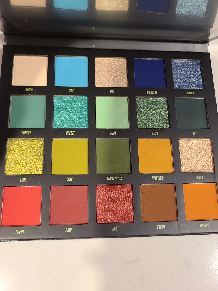 Beauty Bay Wilderness 20 Colour Palette