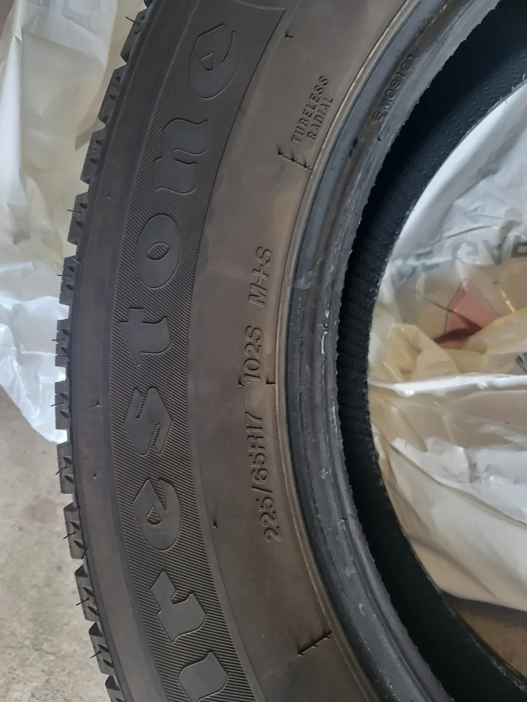 4 No. Firestone Winter Tire 225/65R17 image indicator(3)