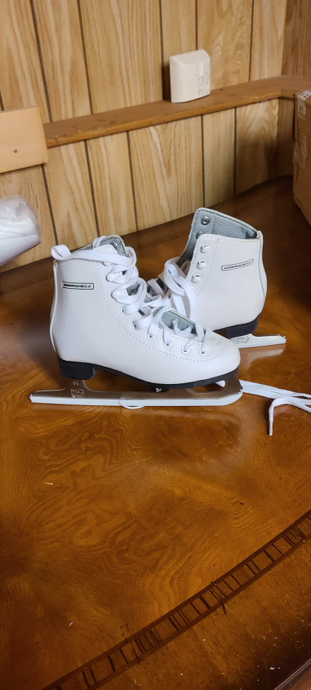 Riedell White Figure Skates - Size 5 - photo 2