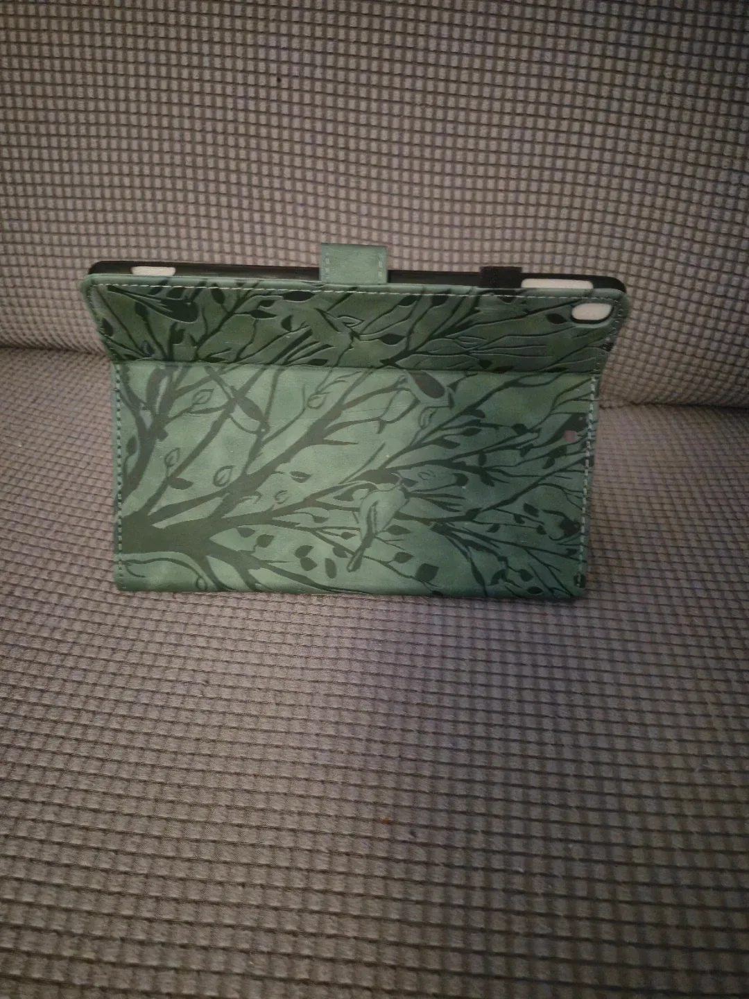 Green T3 10 Tablet Case with Tree Design image indicator(2)