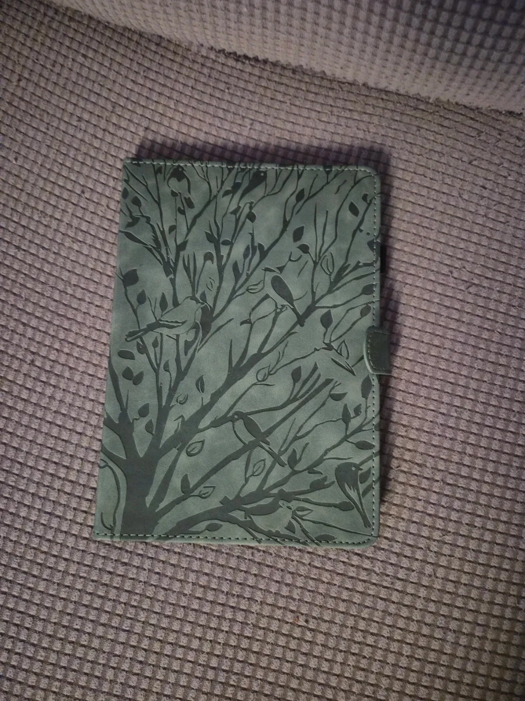 Green T3 10 Tablet Case with Tree Design image indicator(3)