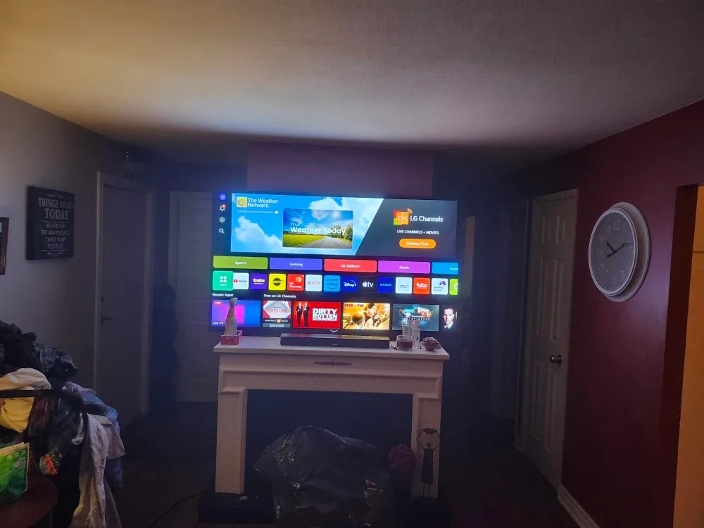 LG TV 77 inch excellent condition hardly used image indicator(3)