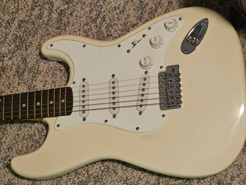 Fender Squire Strat Electric Guitar - Cream image indicator(2)