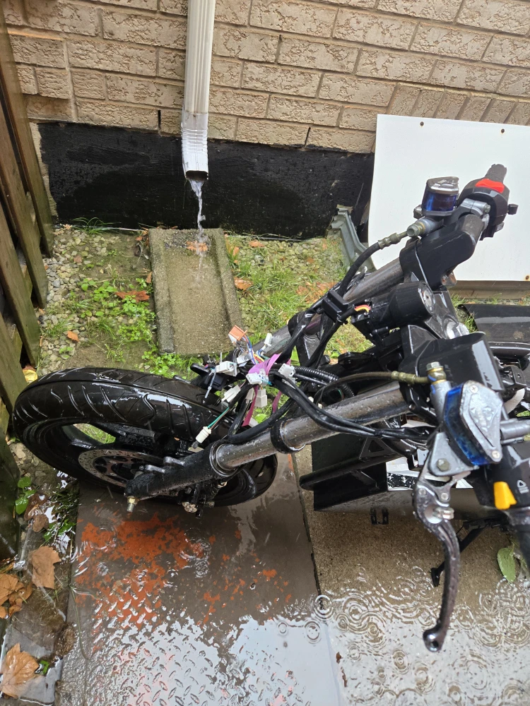 Electric emo ebike for parts or repair - photo 2