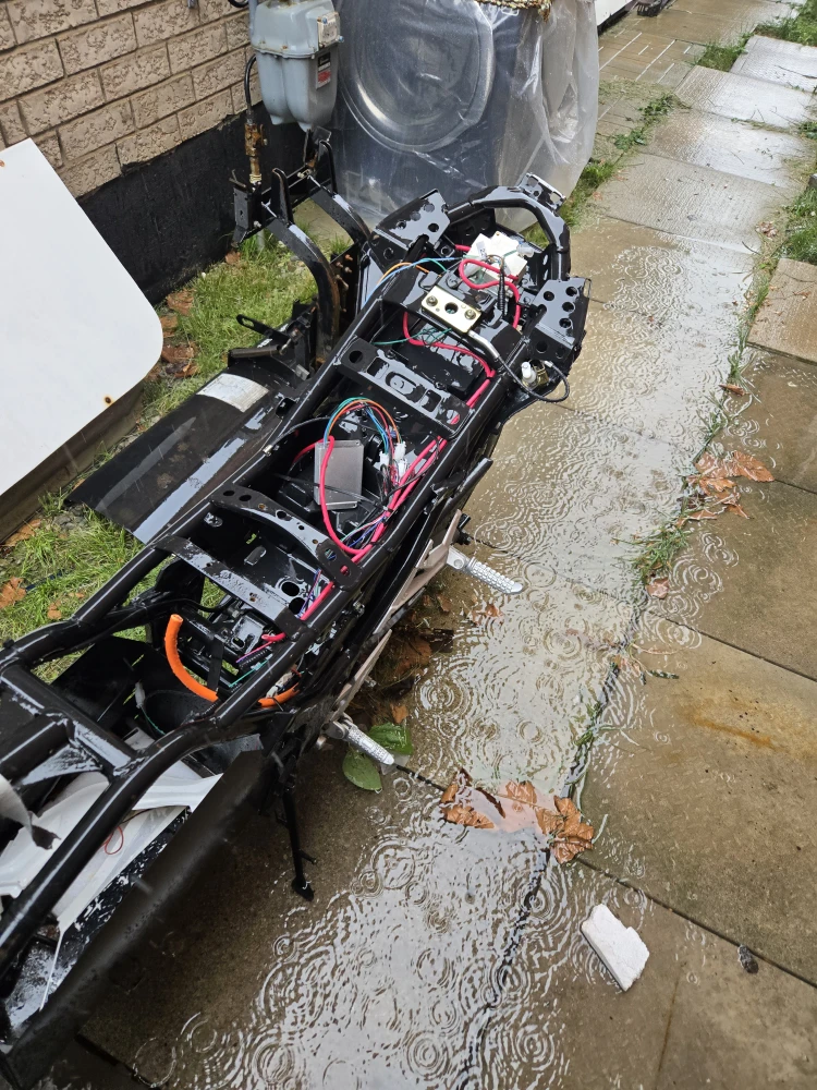Electric emo ebike for parts or repair - photo 3