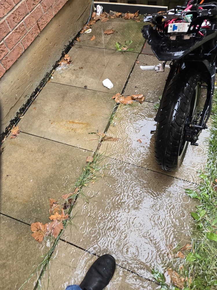 Electric emo ebike for parts or repair - photo 5