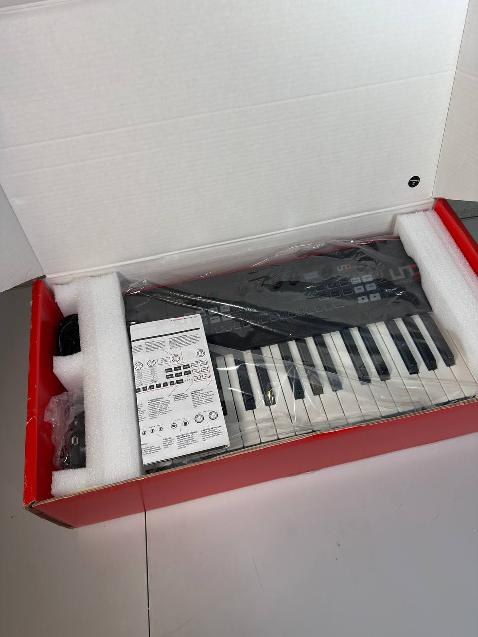 IK Multimedia UNO Synth Pro 3 oscillator synthesizer - photo 3