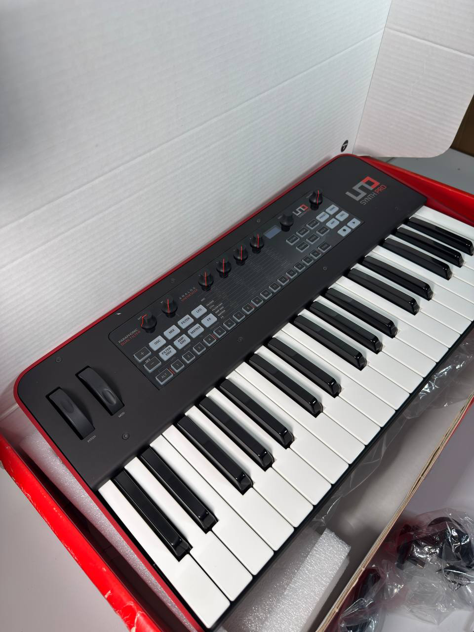 IK Multimedia UNO Synth Pro 3 oscillator synthesizer - photo 5