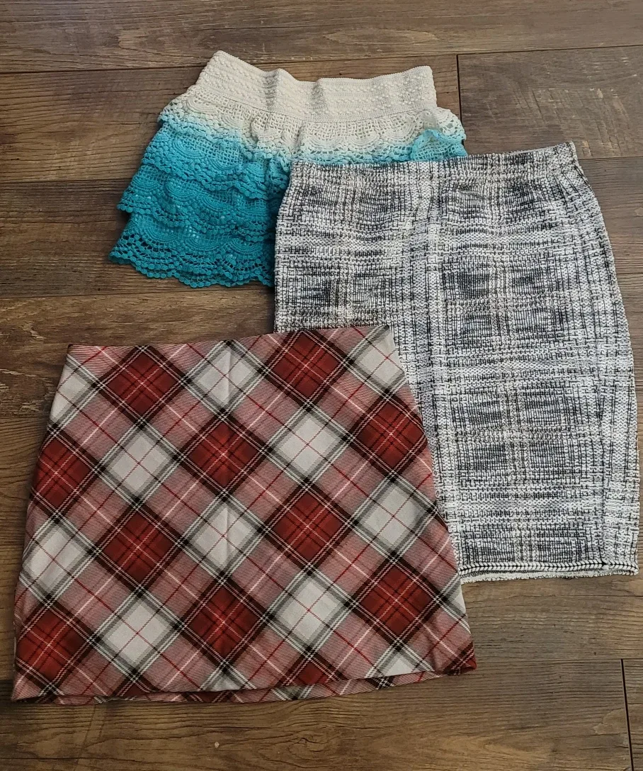 Mixed Lot of Women's Clothing image indicator(4)