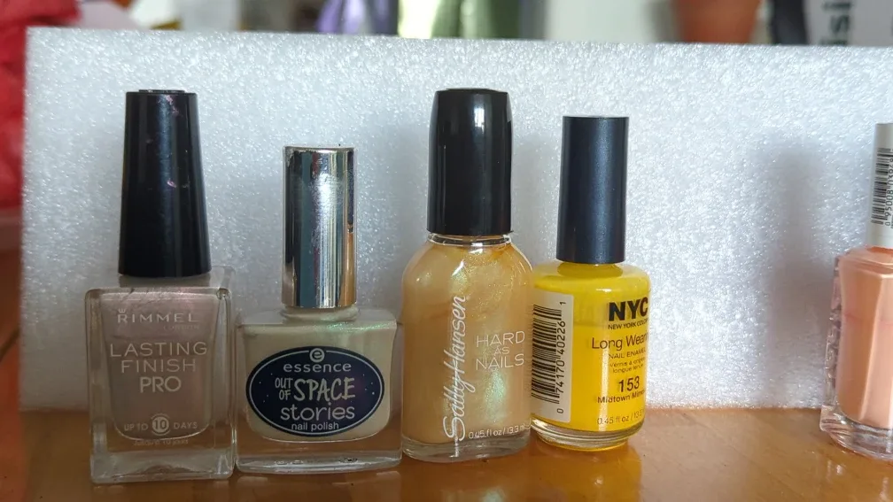 Assorted Nail Polish Lot image indicator(2)