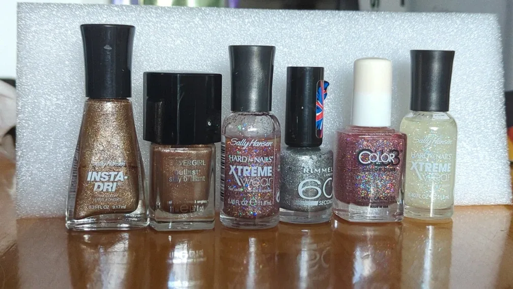 Assorted Nail Polish Lot image indicator(4)