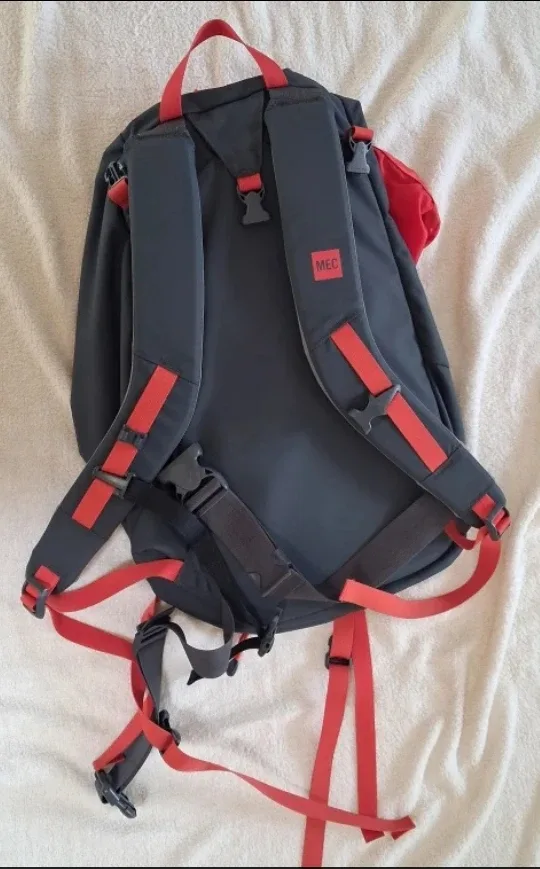MEC Backpack - Black and Red image indicator(2)