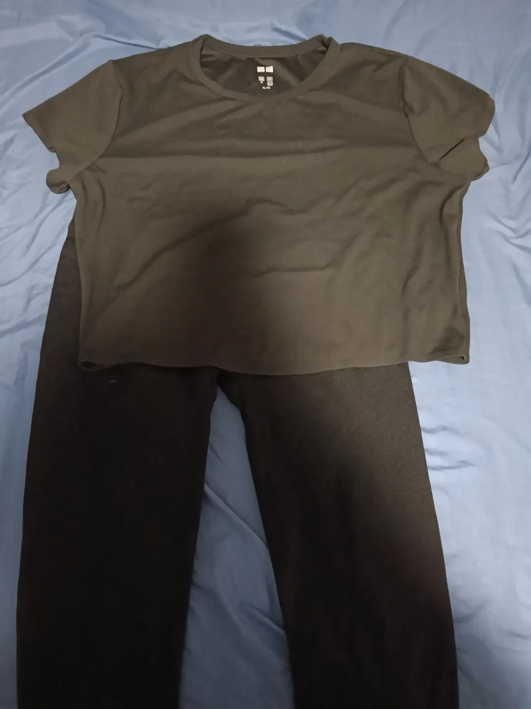 NEW 3 SET 2 Tights and Uniqulo Crop Top image indicator(4)